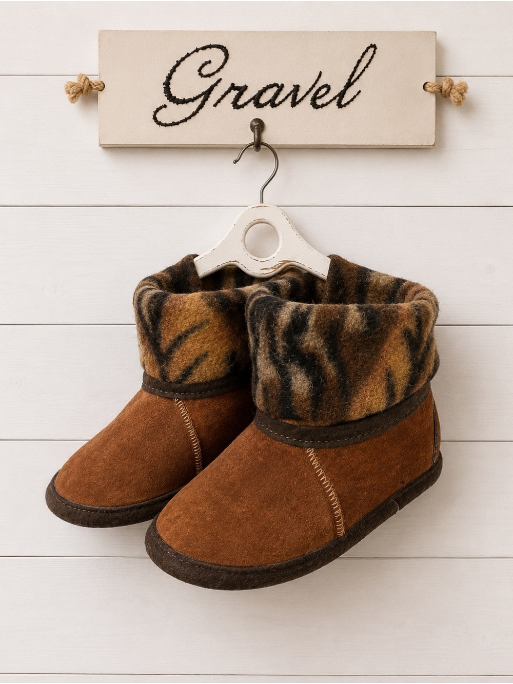 GRAVEL – Children’s Slippers – Size M 8-9 baby